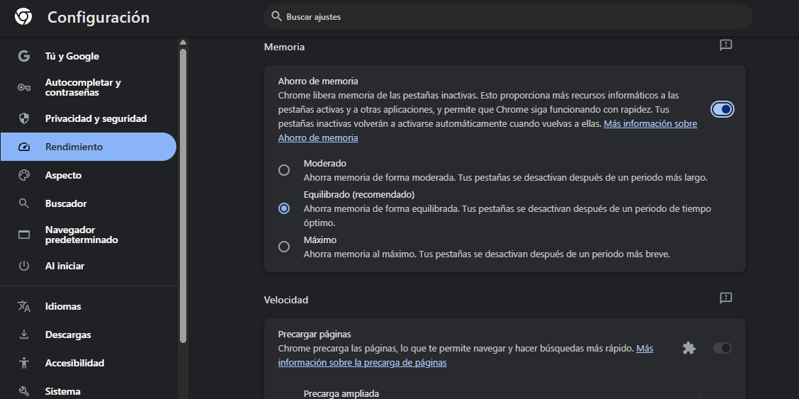 Configuración de rendimiento en el navegador Chrome o Edge mostrando la opción Ahorro de memoria activada